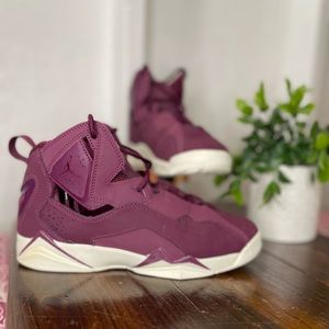 JORDAN TRUE FLIGHT ‘BURGUNDY’ - size 5Y